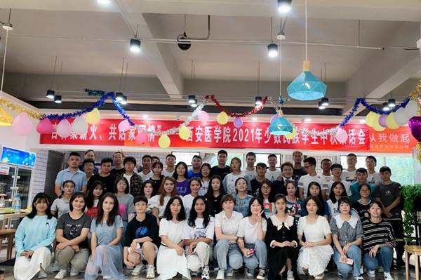 http://xsc.xiyi.edu.cn/__local/2/27/FB/3907C79E8DE3551AABA1A853E55_8E6D90E1_1FEA5.jpg